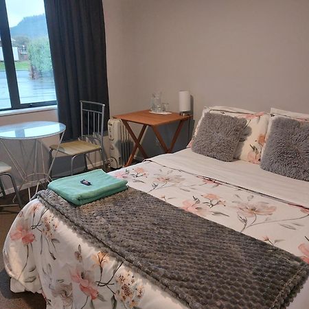 A Room In A Homestay - Upper Hutt Exterior foto