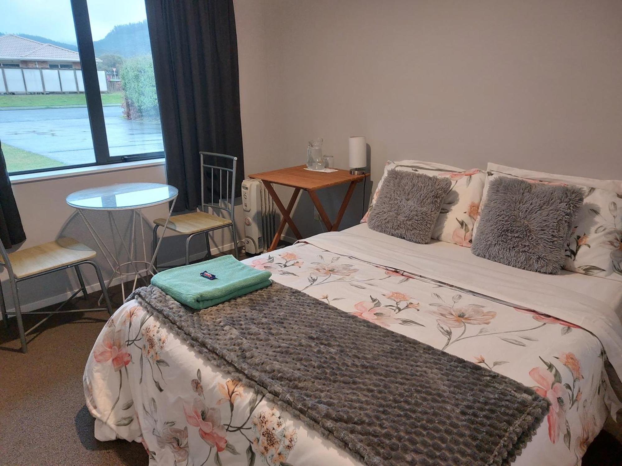 A Room In A Homestay - Upper Hutt Exterior foto